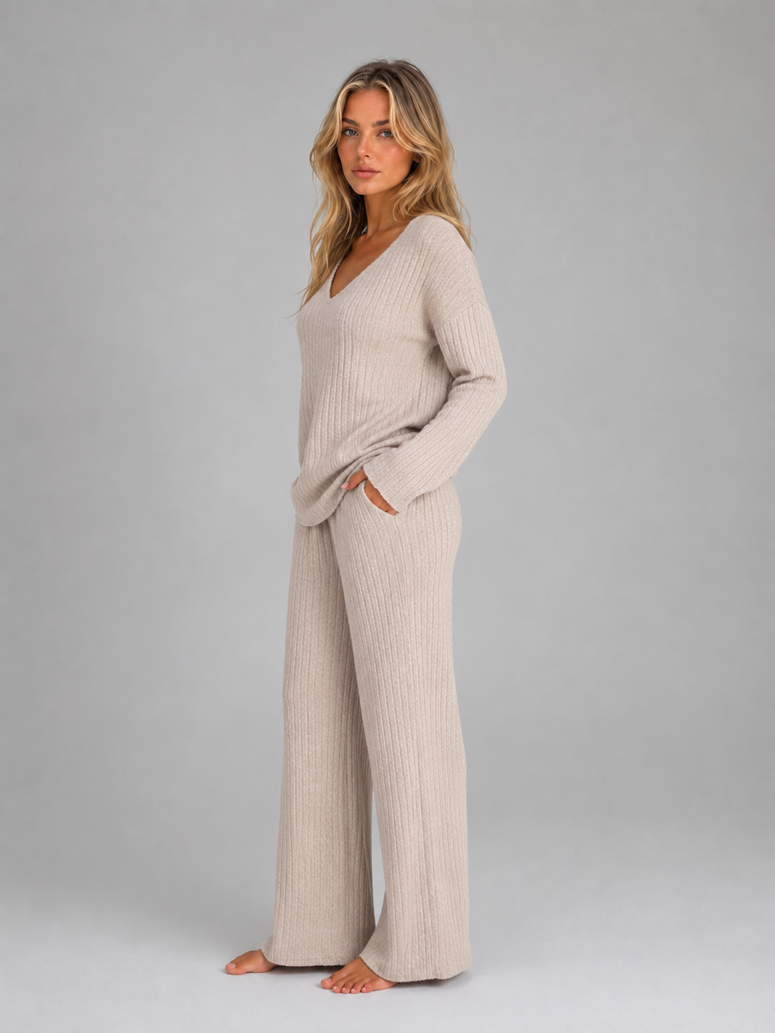 Jumper Women - Ribbed Knit Jumper with V-Neckline