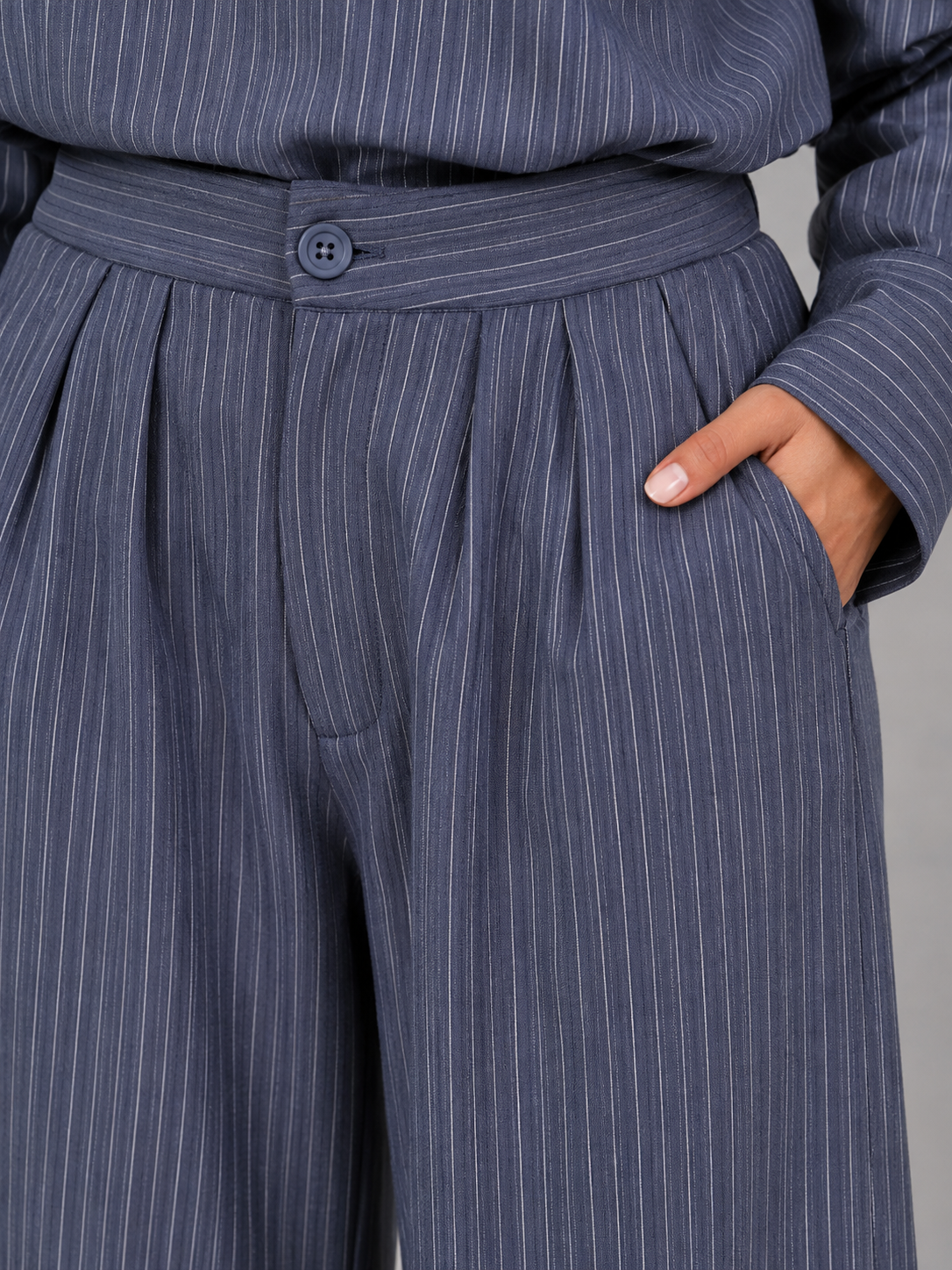 Pinstripe Women's Suit Set – Chic Style for Every Occasion
